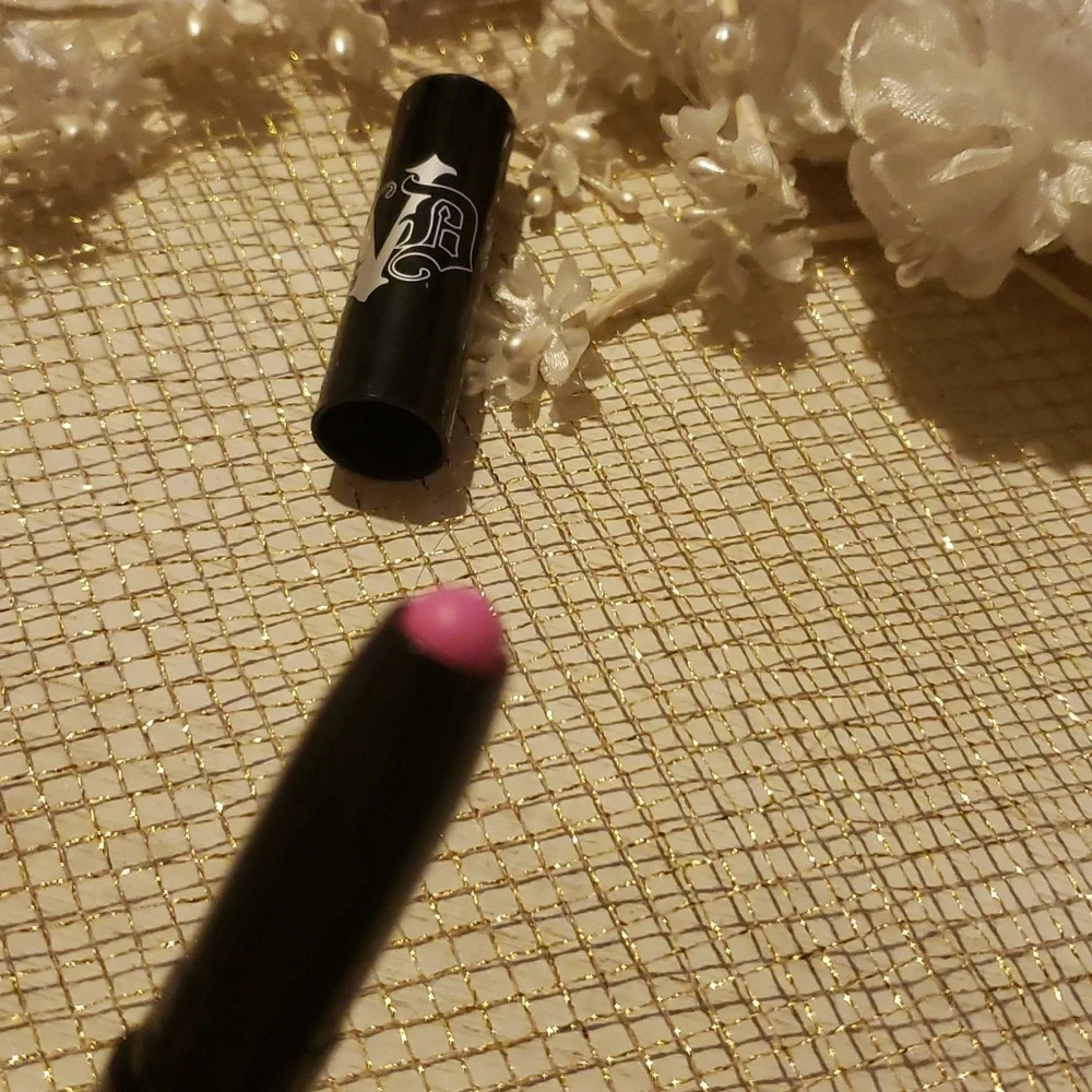 BUBBLEGUM Kat Von D DISCONTINUED Crayon NWOBOX